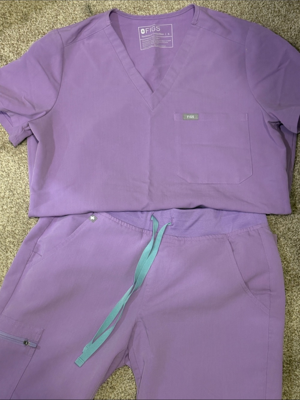 Figs Small Lavender Scrub Set with Mint Drawstring Accent - Picture 2 of 4